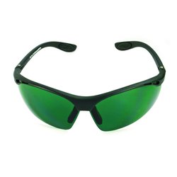 Farbtherapiebrille Sport mit schwarzem Rahmen in Grün